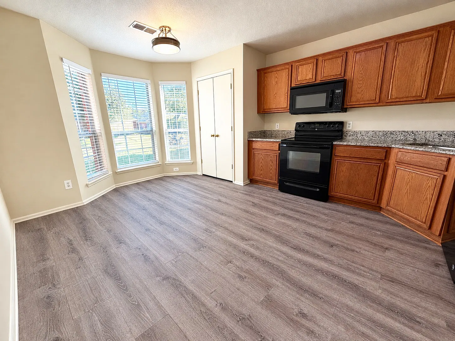 3 bed, 1465 sqft, $2,025 — Photo 3