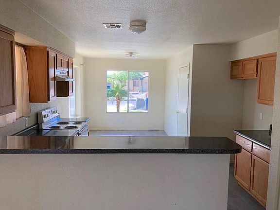 5th image of 718 W Angelica St