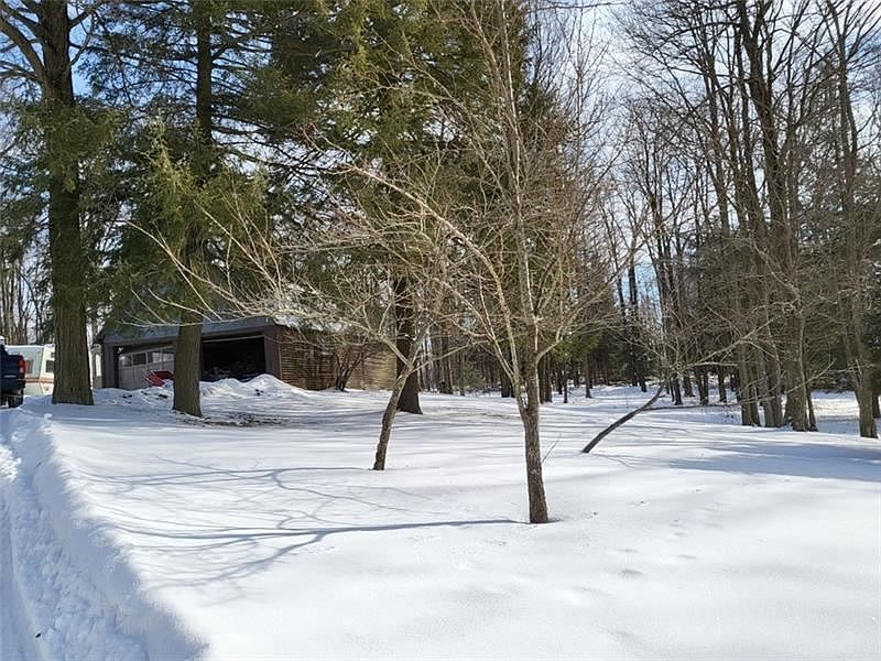 2nd image of 12 Wilderness Ln