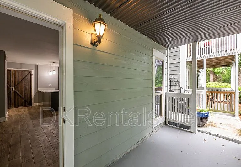 1309 Summit North Dr NE — Photo 2
