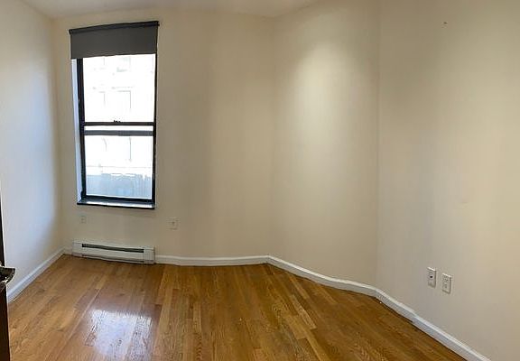 4th image of 10 Manhattan Ave