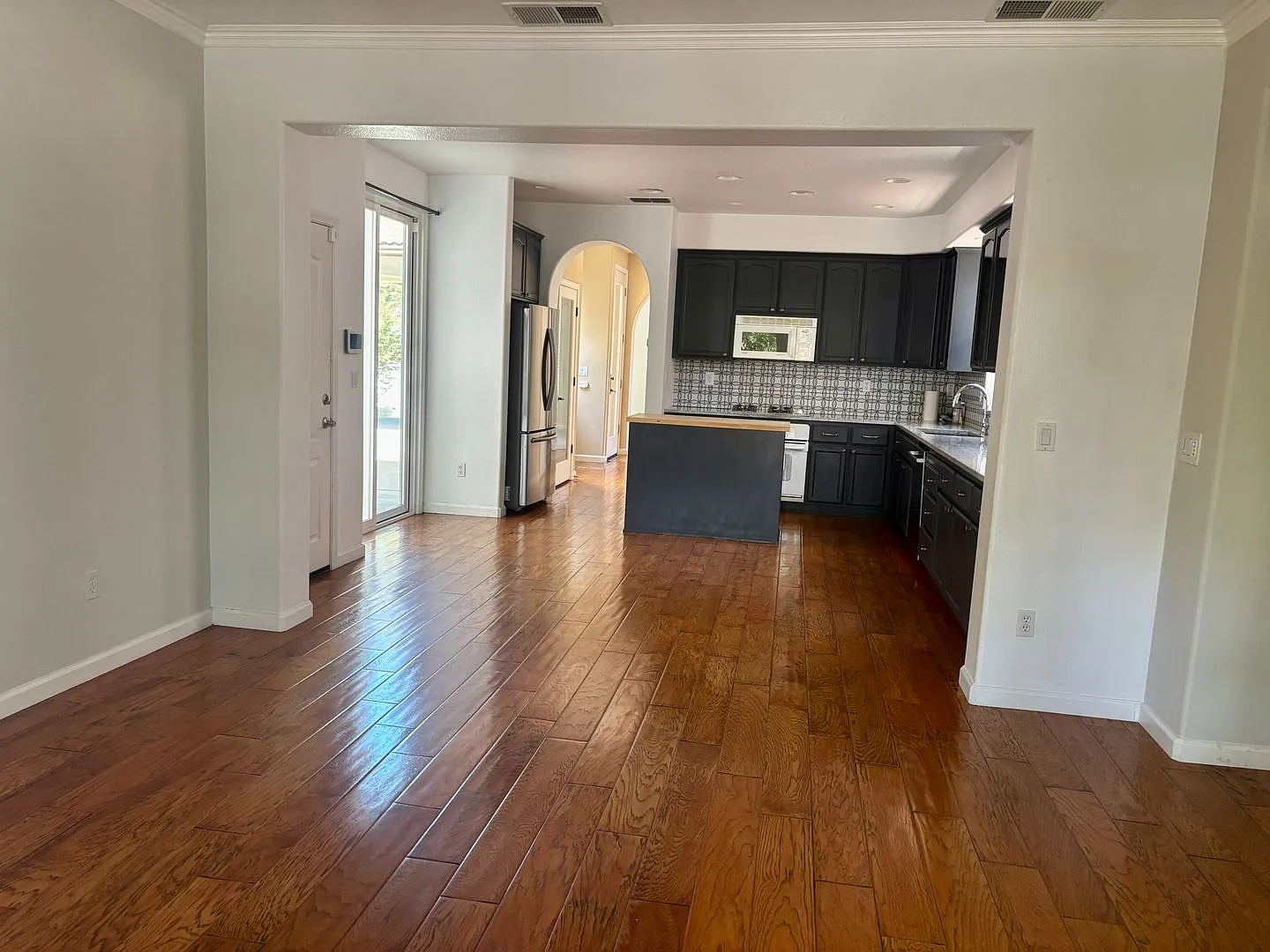 Stunning W. Sac 4/3. Steps From The Lake! Please reference ad for viewing!! — Photo 3