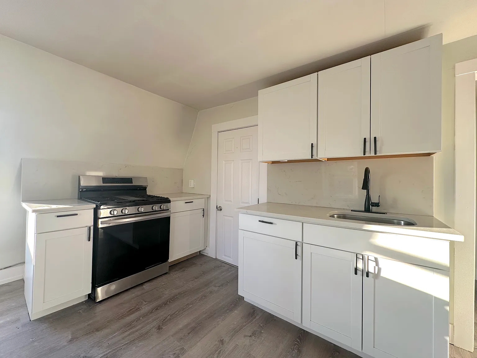 2 bed, 1100 sqft, $1,975 — Photo 4