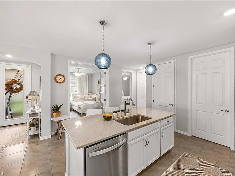 14610 Edgewater Cir — Photo 15