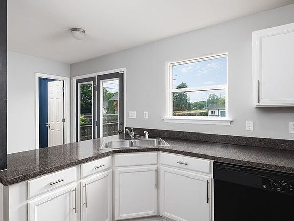 5th image of 233 Treutland Ave