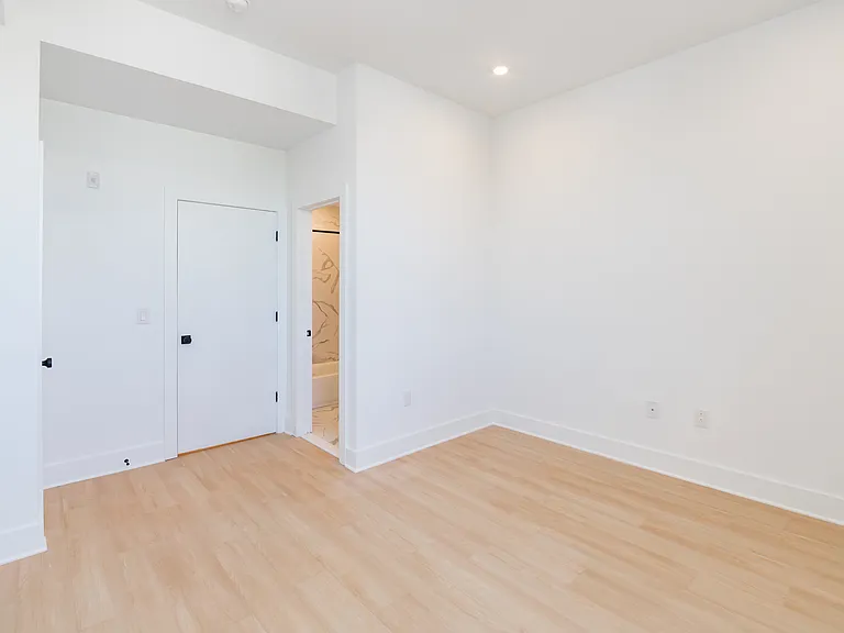 4408 Lancaster Ave — Photo 15
