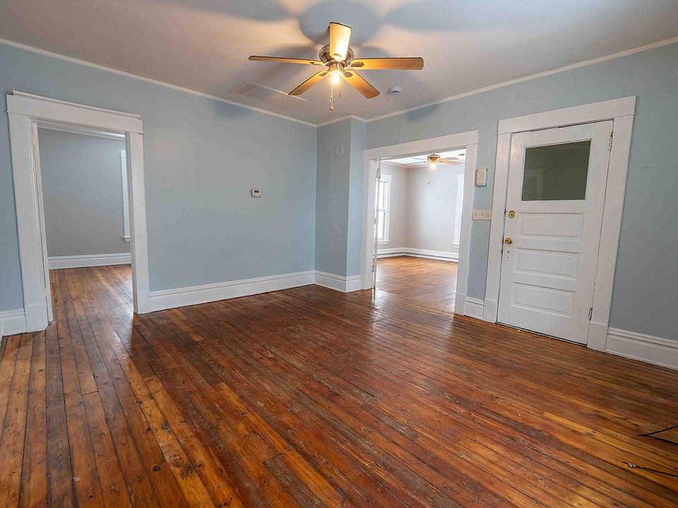 1st image of 300 Spencer St NE #2
