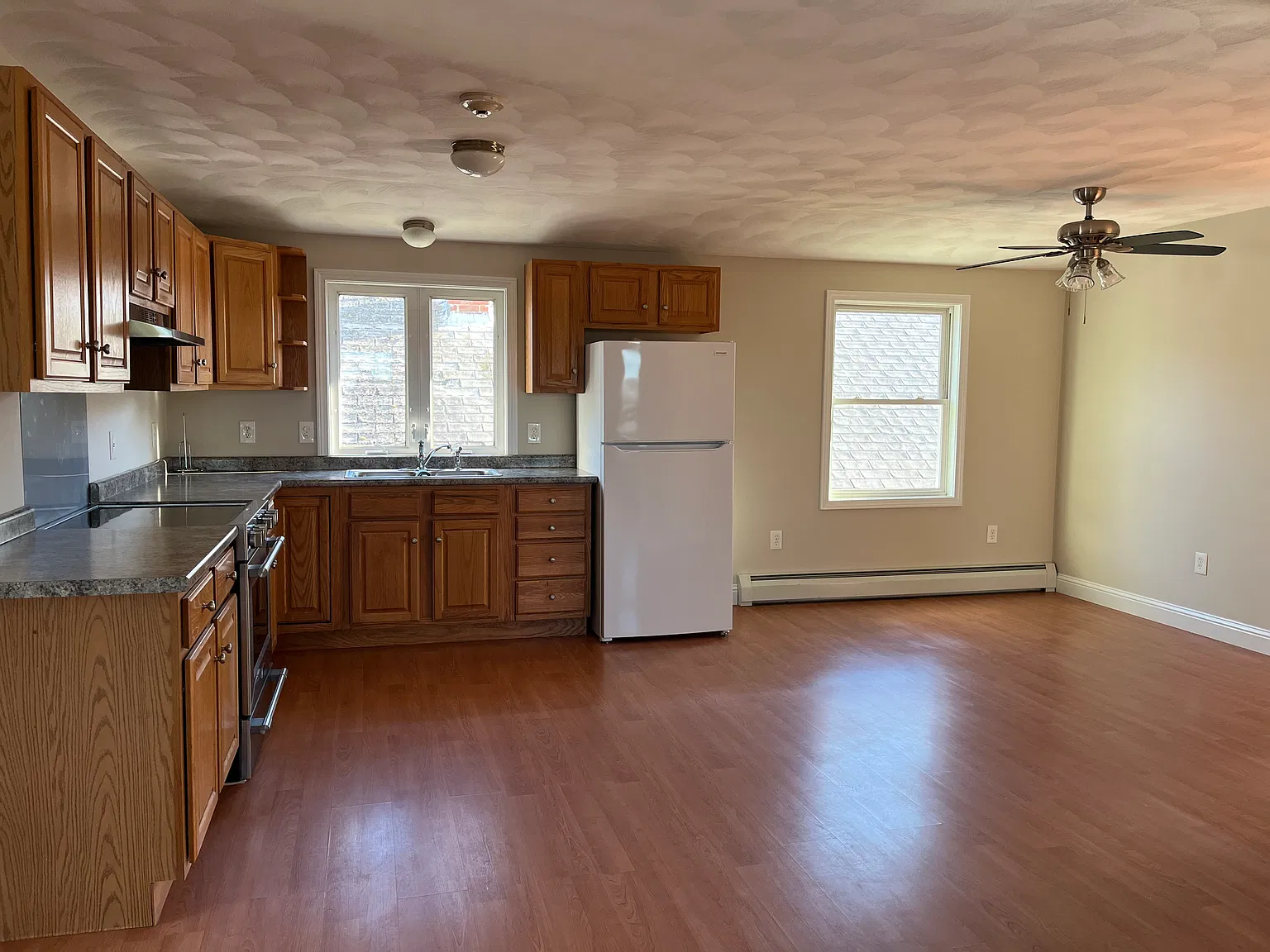 2 bed, 1144 sqft, $2,100 — Photo 2