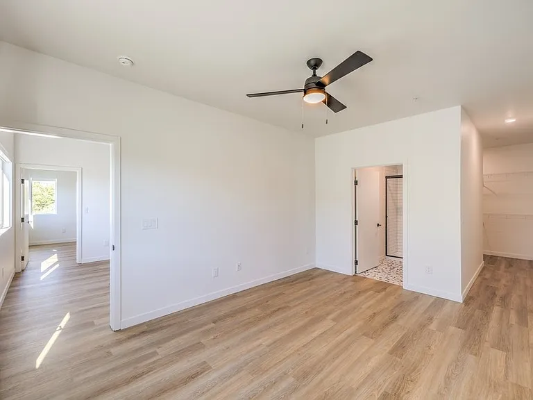 627 S 10th St — Photo 30