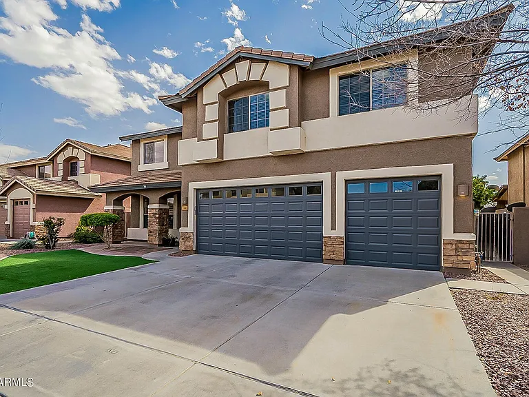 2883 E Birchwood Pl — Photo 2
