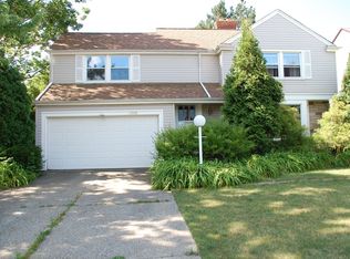 23106 Greenlawn Ave, Beachwood, OH
