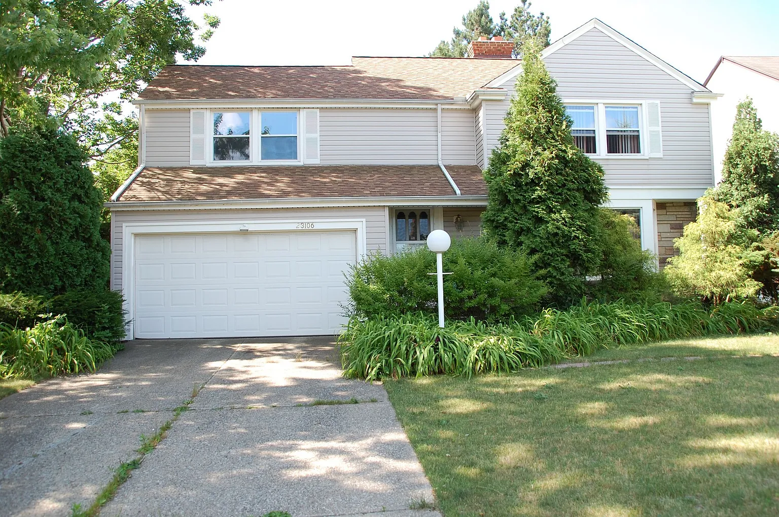 23106 Greenlawn Ave photo 1
