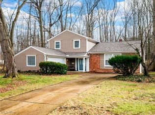 27137 Bellevue Dr, North Olmsted, OH 44070