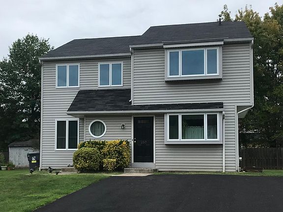 257 Shirley Drive, Duplex 2nd Floor