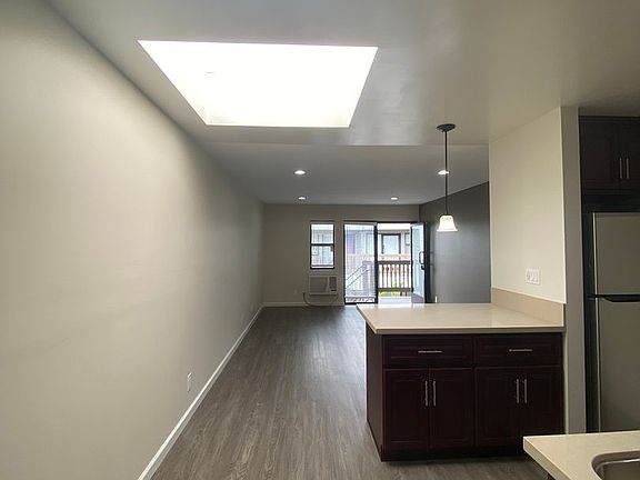 4th image of 615 Junipero Ave #10