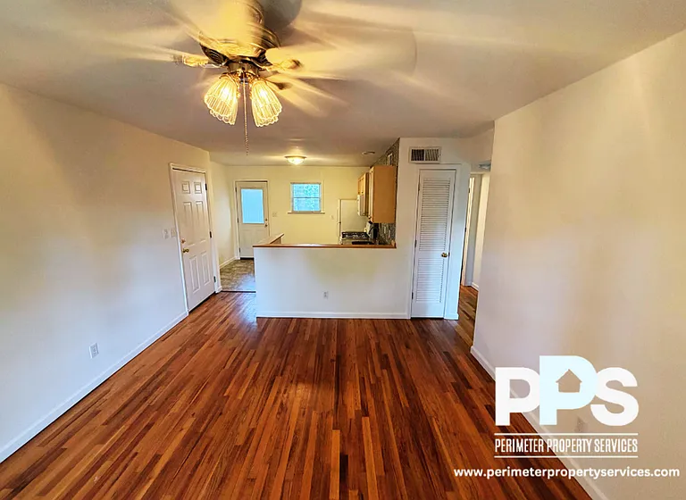 615 Boulevard SE #11 — Photo 3