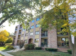 104 N Pine Ave APT 305, Arlington Heights, IL