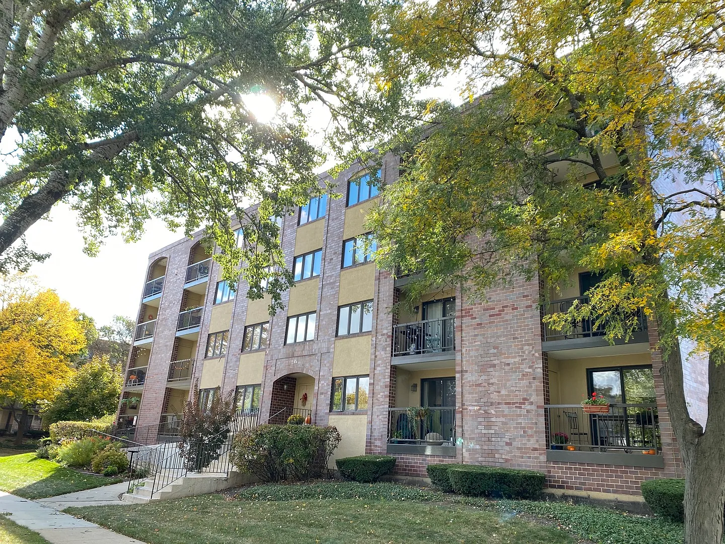 104 N Pine Ave APT 305 photo 1