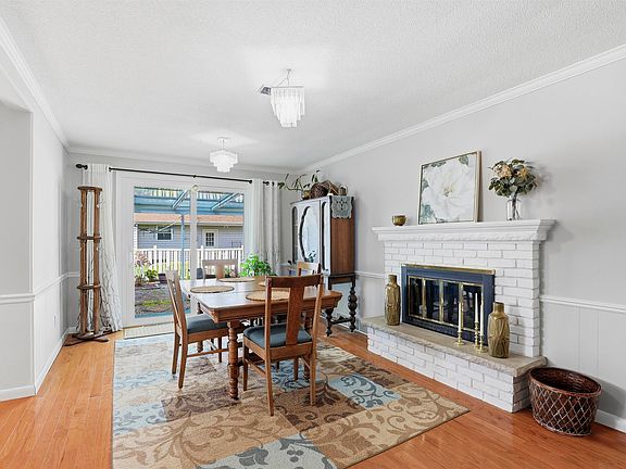 5th image of 1024 W Roberts Ave