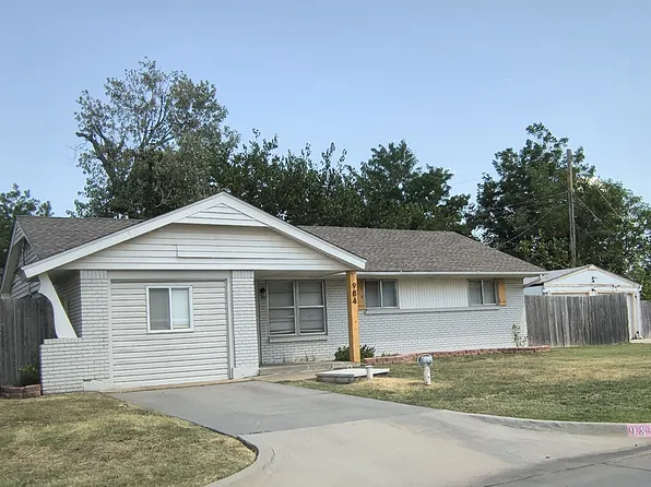 984 NW 5th St, Moore, OK 73160