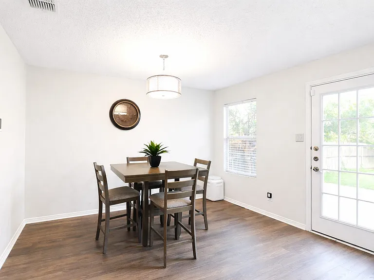 4617 Waterford Dr — Photo 4