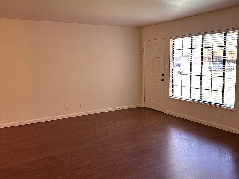 Iverson Cir — Photo 8
