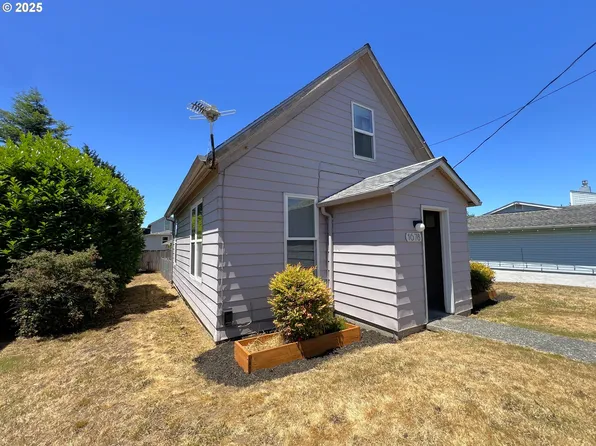 1678 Meade St, North Bend, OR 97459