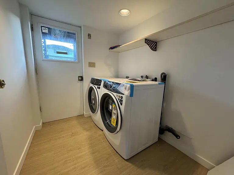 6568 Georgia St — Photo 7