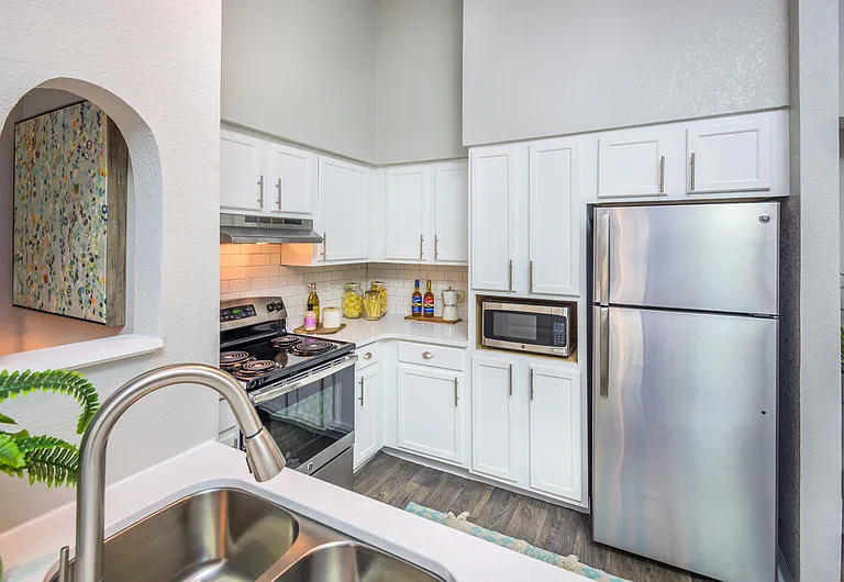 Uptown Village Apartments — Photo 4
