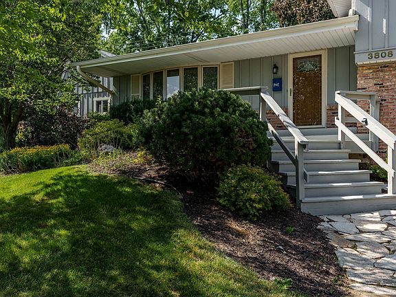 2nd image of 3808 Hemlock Ct