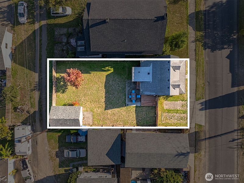 2nd image of 336 3rd Avenue SW