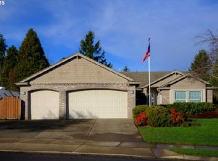 19463 Sunset Springs Dr, Oregon City, OR 97045