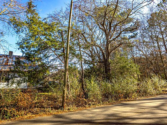 4th image of 241 Boozer Rd