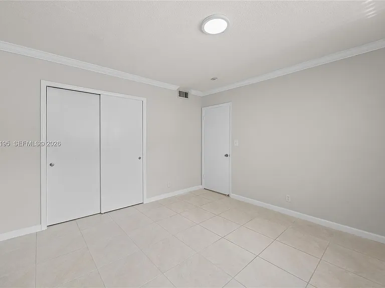 5450 Hollywood Blvd #202 — Photo 10
