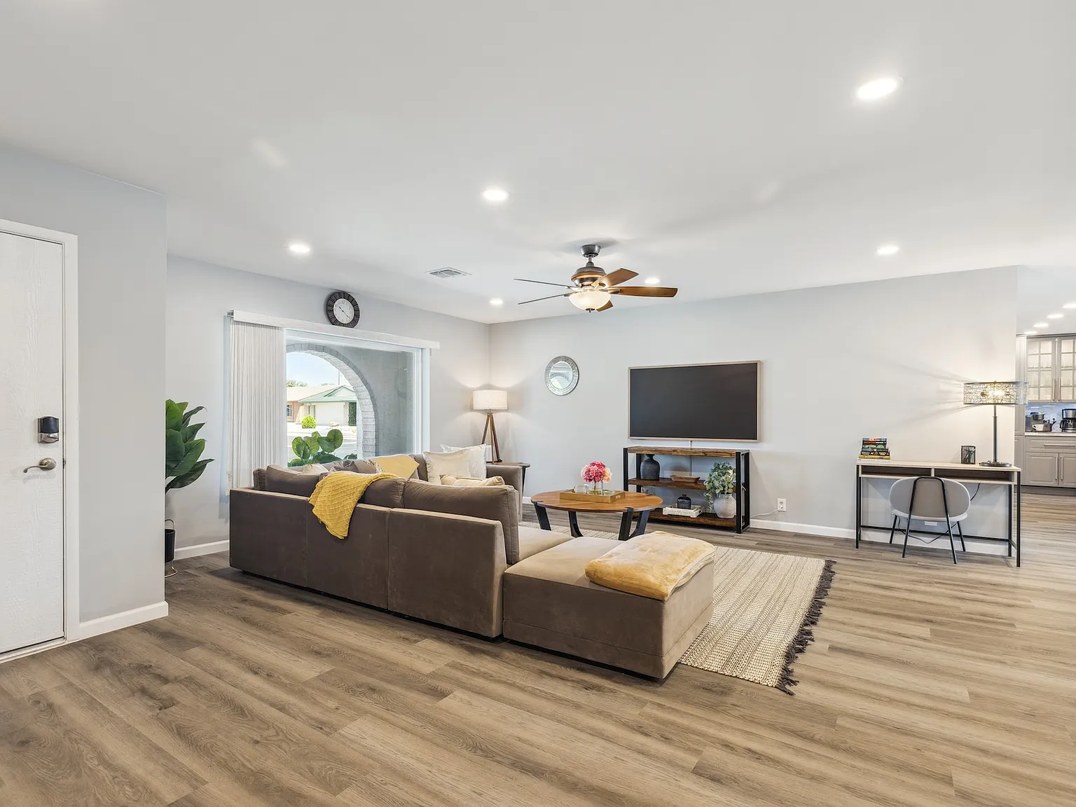 3 bed, 1800 sqft, $4,994 — Photo 4