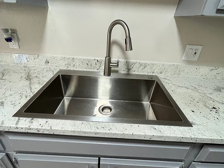 405 E Locust St #5 — Photo 7