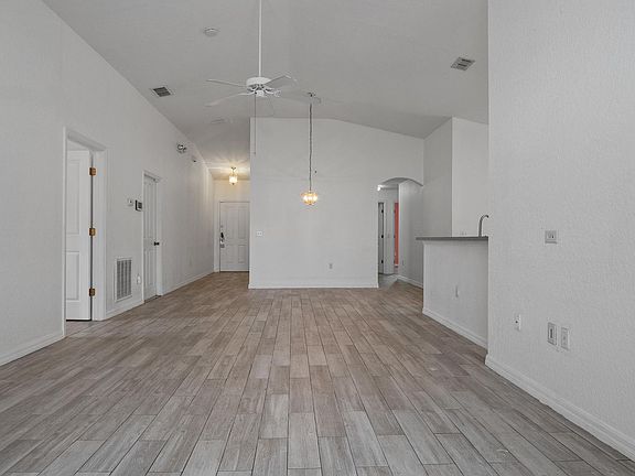 4th image of 630 Reserve Dr