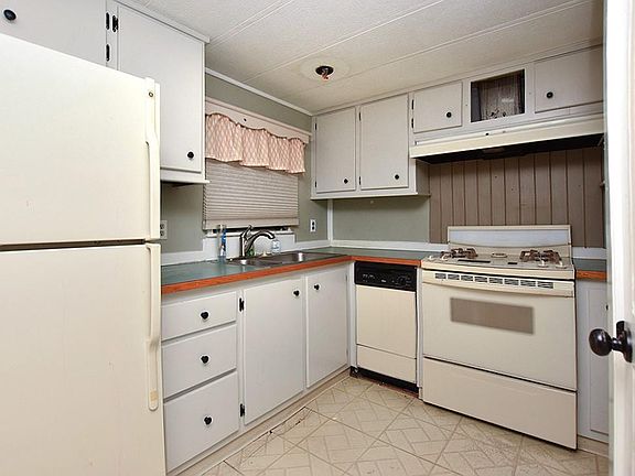 4th image of 20 North Dr