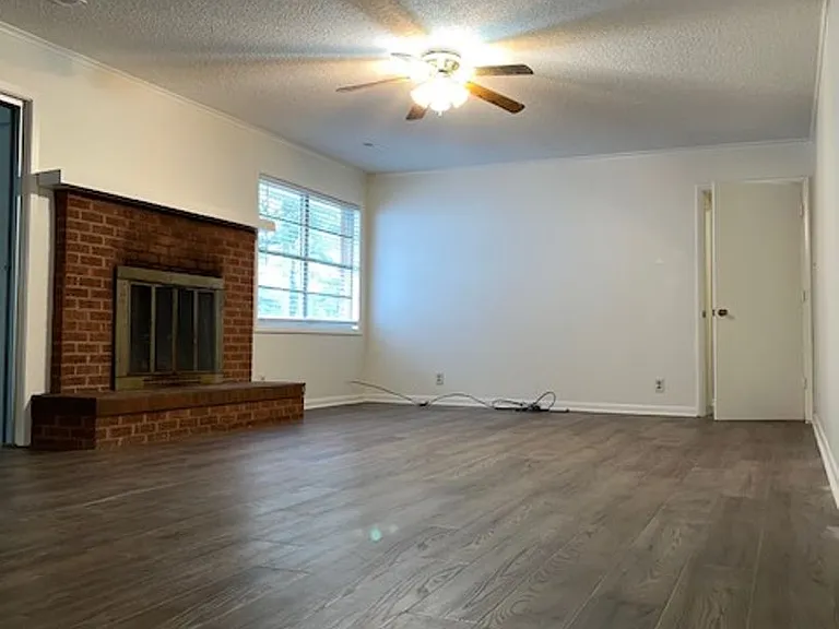2524 W Hillsboro St — Photo 9