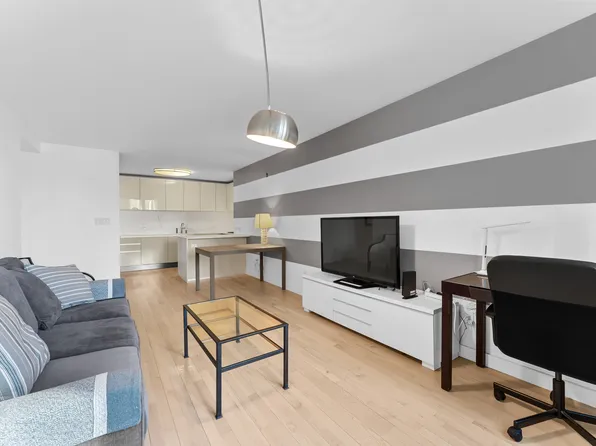 322 West 57th Street image 17 of 22