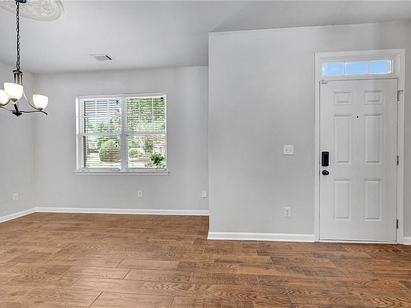 4th image of 180 Orchard Dr