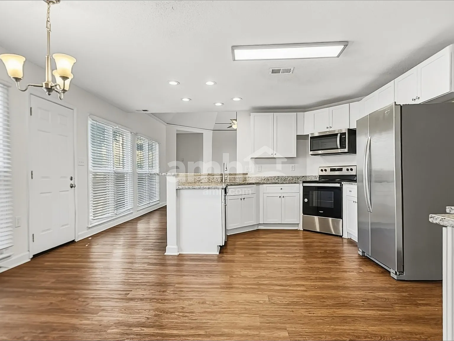 4 bed, 2.5 bath, 2562 sqft, $2,445 — Photo 3