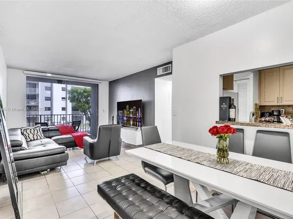 8185 NW 7th St APT 210, Miami, FL 33126