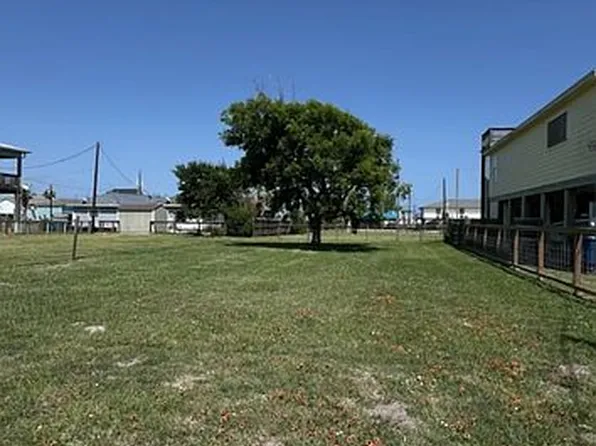 1312 S Church St, Rockport, TX 78382