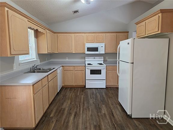 4th image of 200 Deer Rd