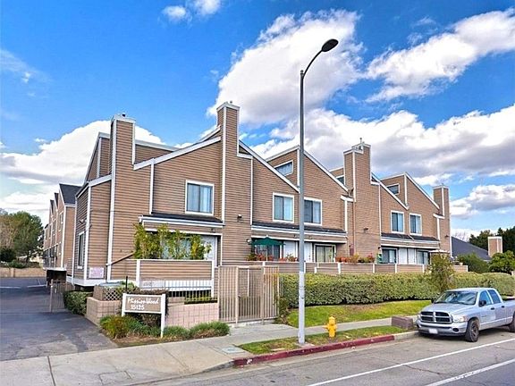 4th image of 15125 Nordhoff St Unit 12