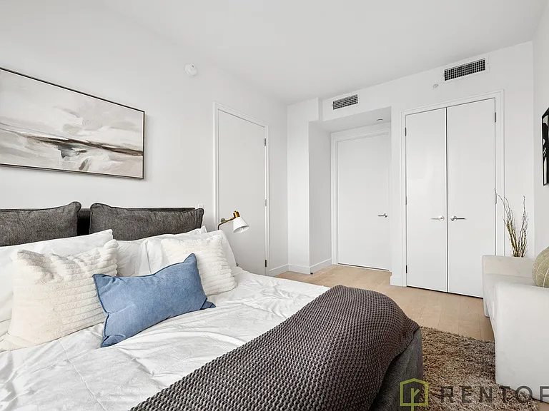 554 W 46th St #342 — Photo 8