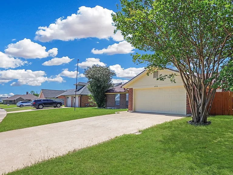 4716 Glass Mountain Dr — Photo 3