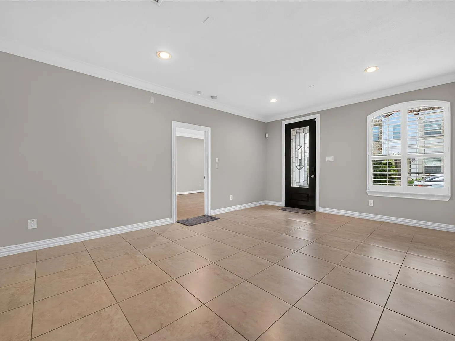 3 bed, 2.5 bath, 2823 sqft, $4,000 — Photo 4
