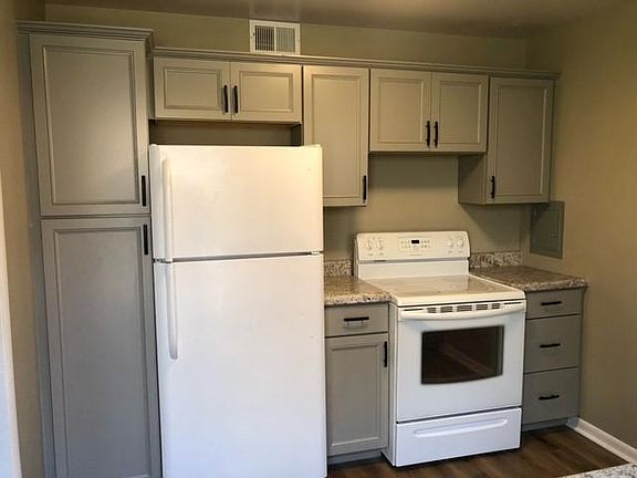 4th image of 2619 N Hanssler Ct